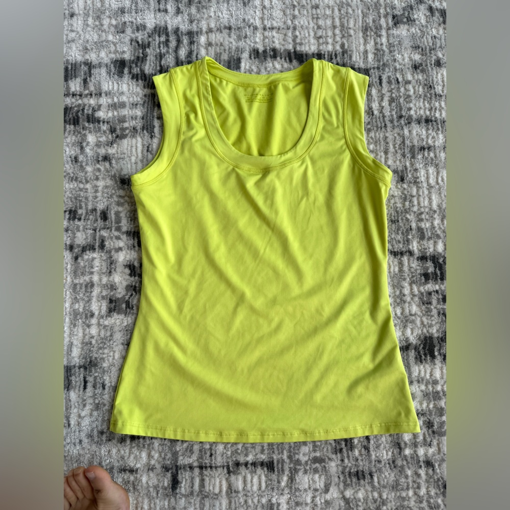 Women's Tennis Shirt. Size Large.